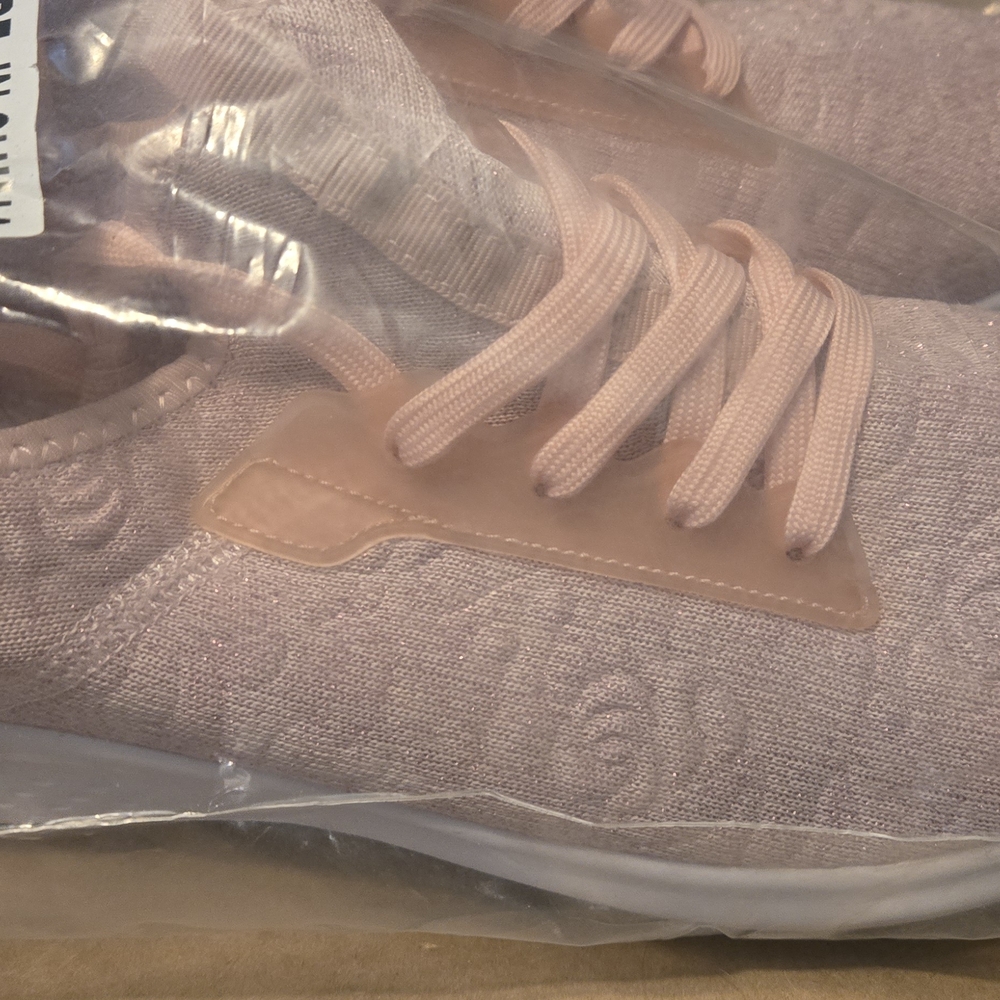 Women's Size 8.5 Rose Pink Knit Lace-Up Sneakers